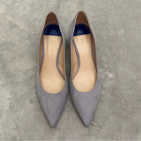 Stuart Weitzman Dove Gray Kitten Heel - Picture 4 of 11